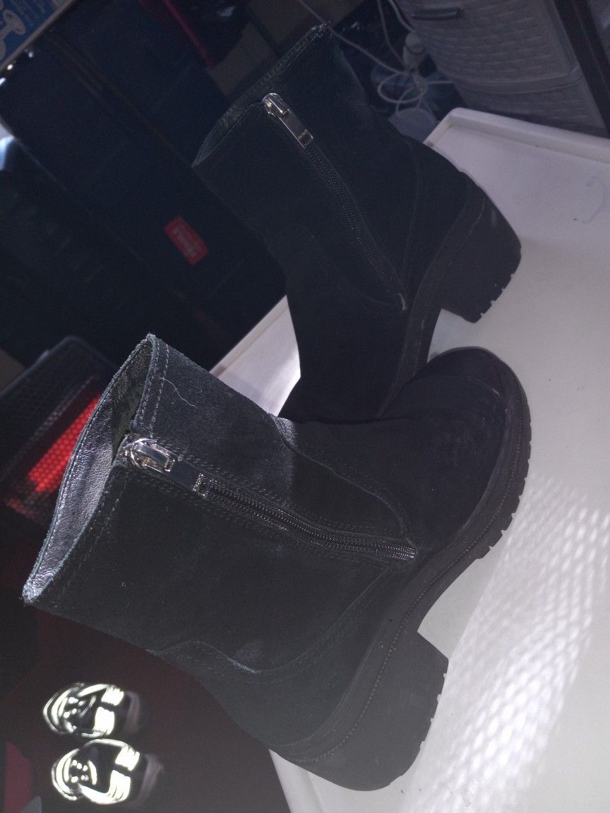 Boot The Girls/ Black Size 9