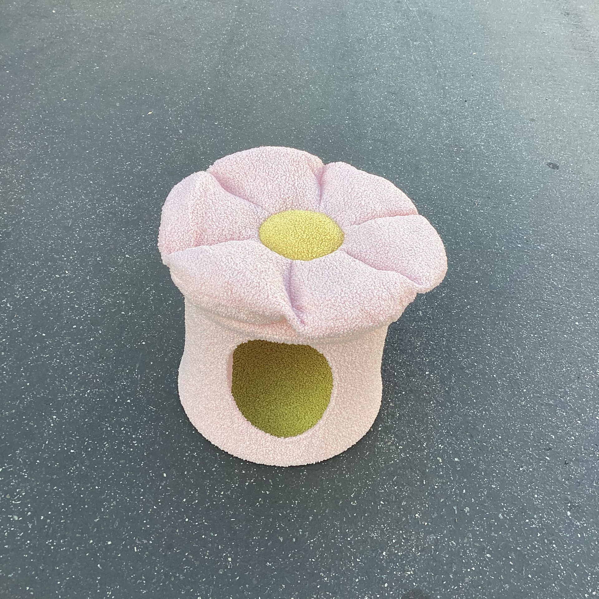 Flower Cat Tree with Cozy Condo, Dangling Ball