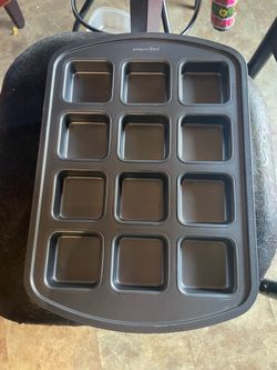 Pampered Chef Brownie Pan 12-cavity non-stick baking pan carbon steel, crispy edges