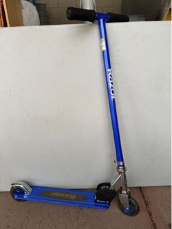 Nice blue razor scooter tires light up like new