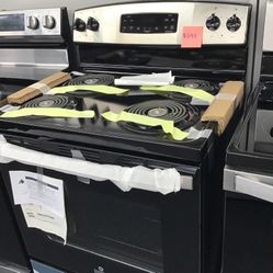 New Scratch And Dent GE Coil Top Black And Stainless Steel Range. 1 Year Warranty 