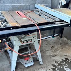 RIDGI TABLE SAW WITH SHOP FOX EXTENDED 