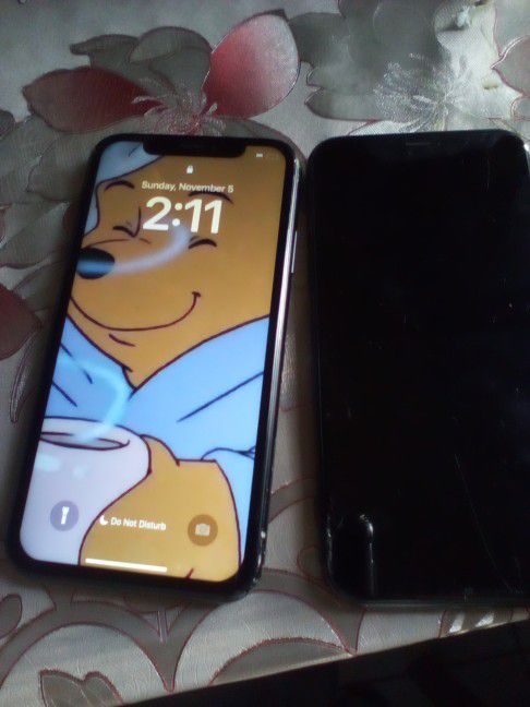 Iphone XR They're Locked For Parts $25 Each