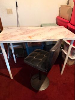 High vanity table and chair
