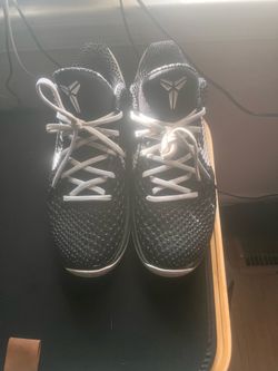 10 1/2 Nike Kobe Pronto “Mambacita sweet 16” shoes GREAT CONDITION