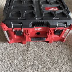 Milwaukee Packout tool box