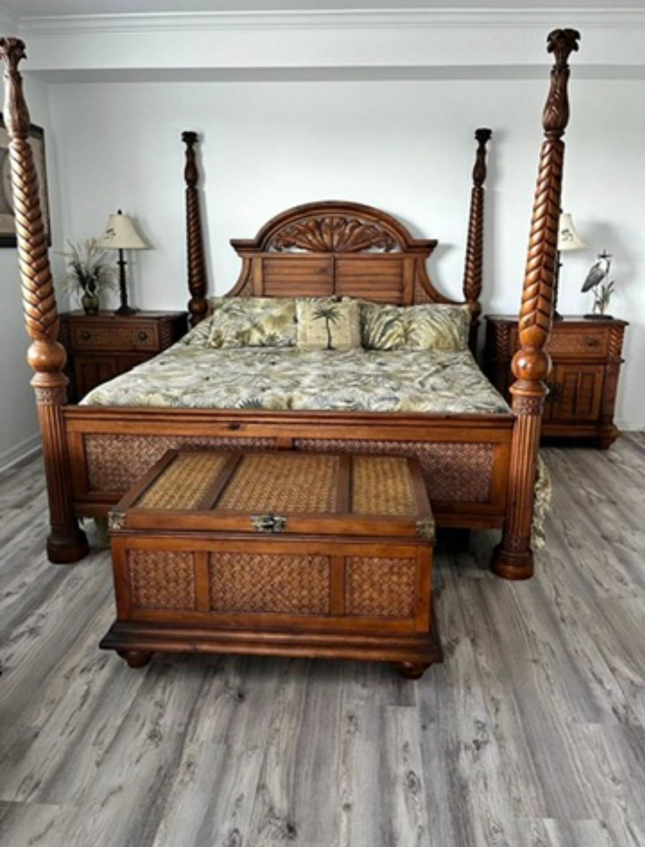 Beautiful Tommy Bahama Bedroom Set ( Deliver Available