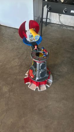 Paw Patrol Headquarters and characters