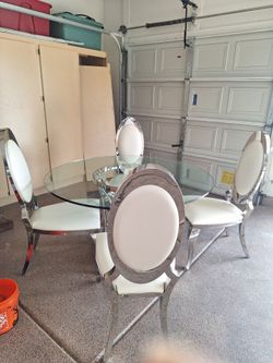 Like New dining table with 4 New chairs