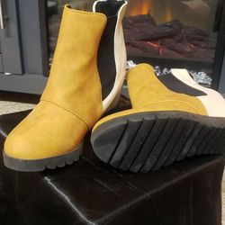 Soral Joan of the ark wedged boot