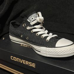 Converse Size 7.5 Black chuck taylor ox