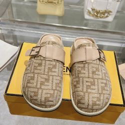 Flat-soled slip-on sandals