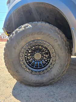17x9 Wheels and Tires 37/1250/17