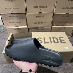 Yeezy Slide “Onyx”