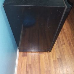 GE Mini Fridge 
