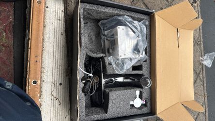 Automatic touchless faucet