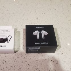Samsung Buds3 Pro and Clip Case with Carabiner.