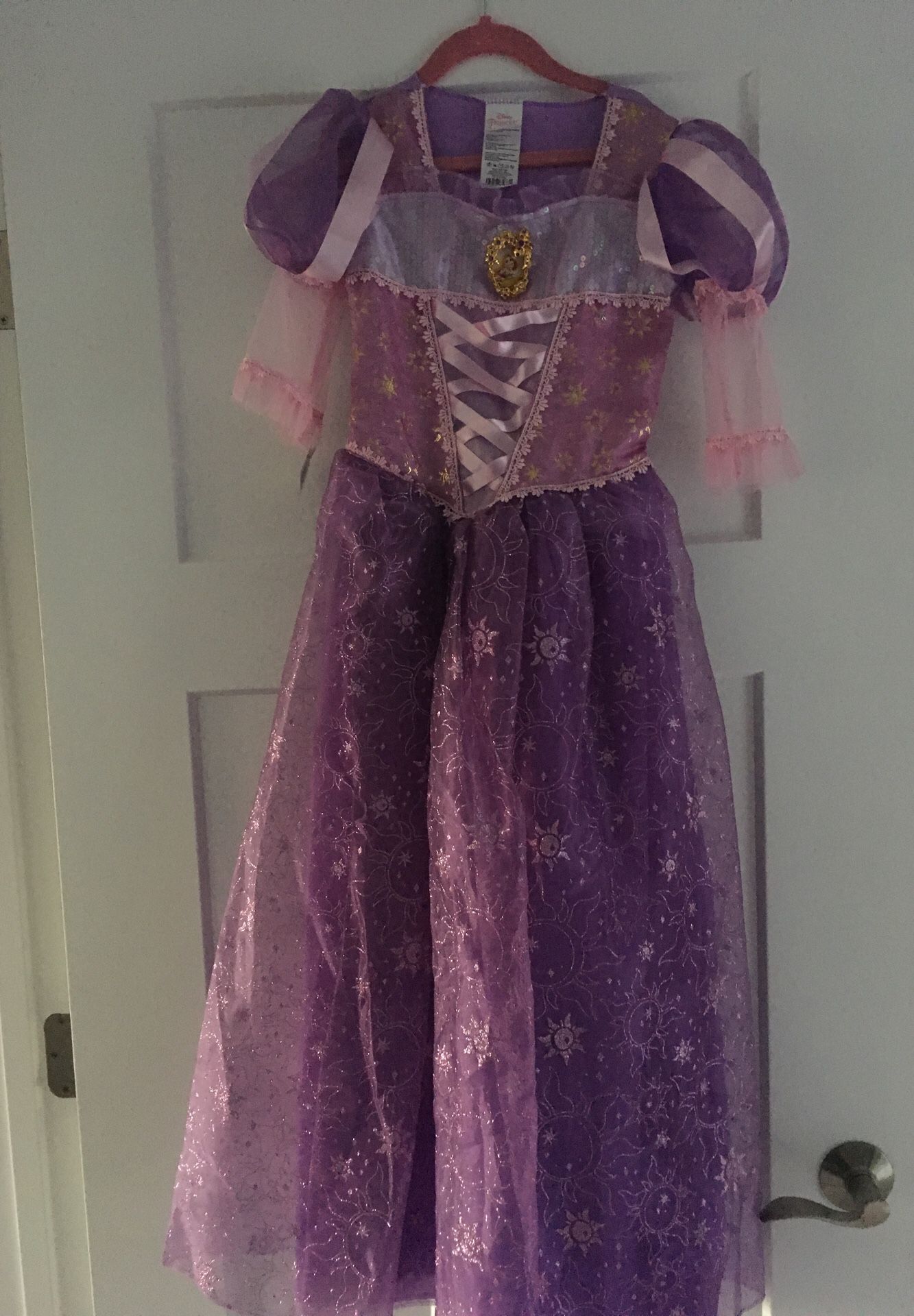 Disney Rapunzel Dress-up Costume Size 7 NEW and matching Hat