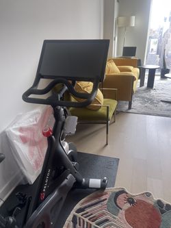 2021 Peloton Bike 2nd Gen Excellent Condition Under 50 Rides - New York, NY