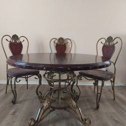 Kitchen Dinning Table With Chairs