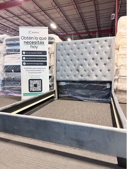 LIQUIDACIÓN ‼️Cama queen NUEVA gris $295