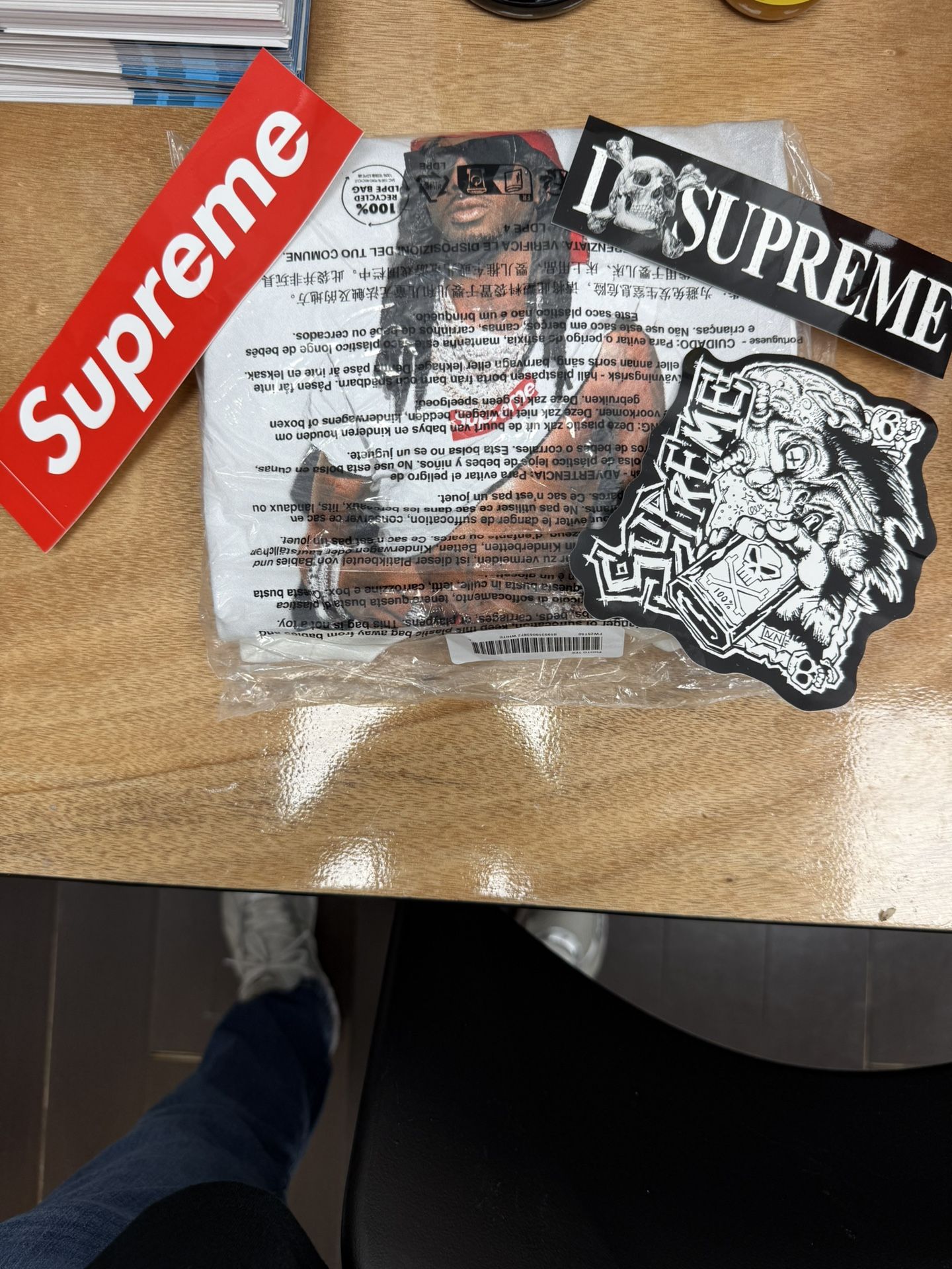 Supreme Carti Size L