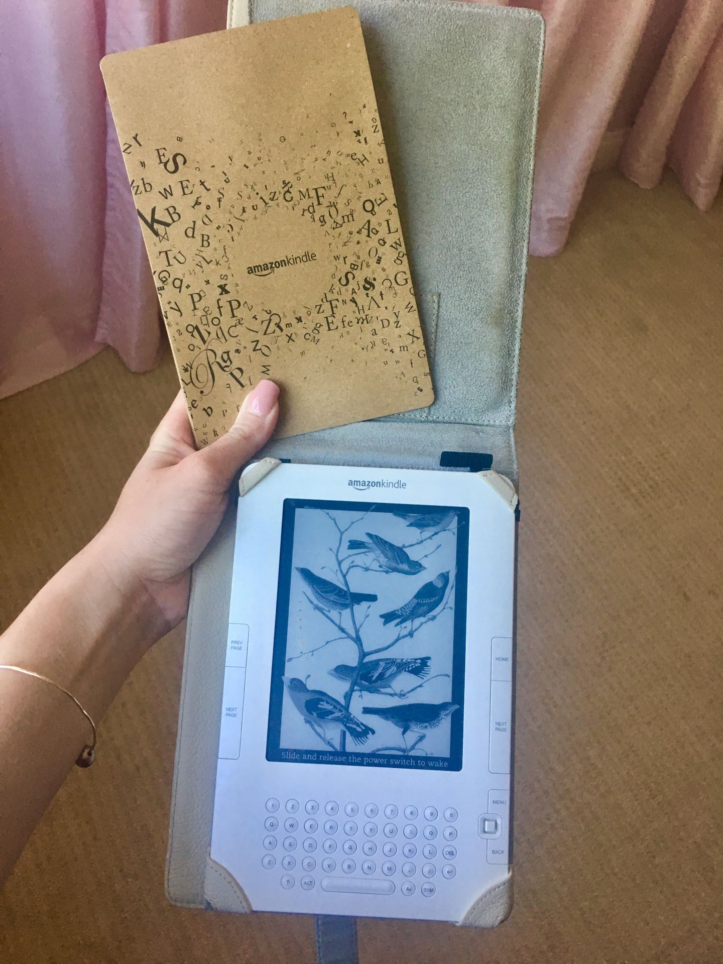 Amazon Kindle in White 📖