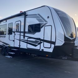 Toy hauler - Momentum Grand Design