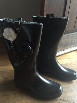 Dirty Laundry rain boots size 9 brand new