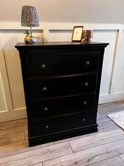 Black Wood 4-Drawer Dresser Chest