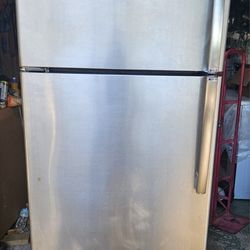 Refrigerator In Good Condition 