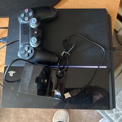 PlayStation 4 (Pick Up today!) 