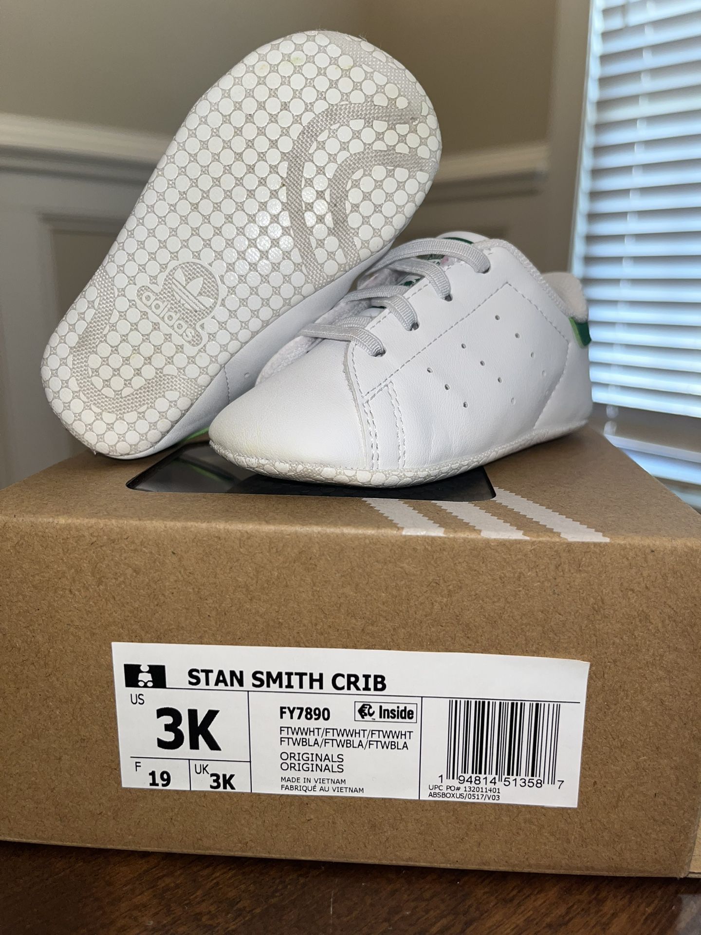 Baby sz 3k Adidas Stan Smith shoes for beginning walkers