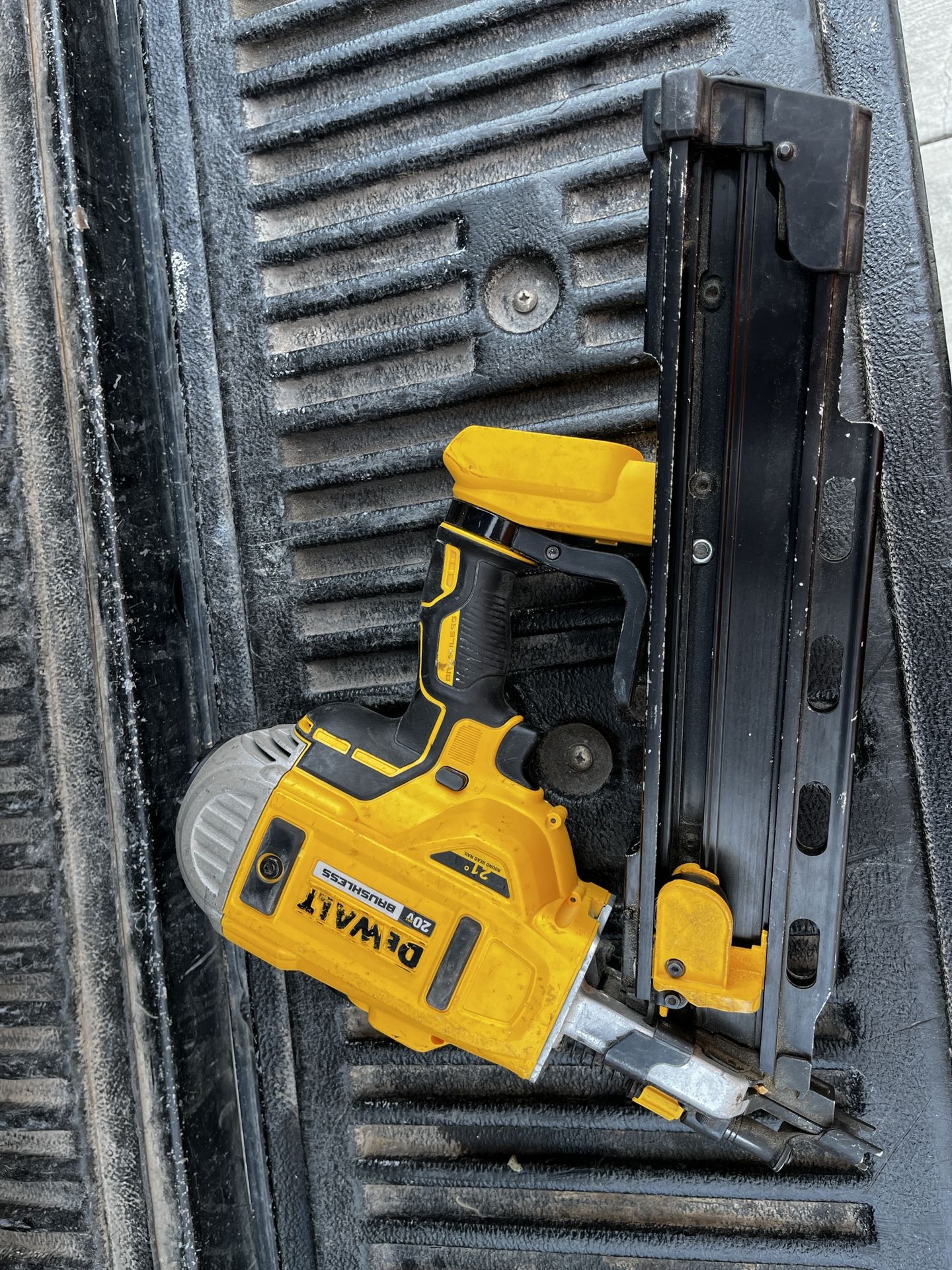 DEWALT 20V MAX XR LithiumIon Cordless Brushless 2Speed 21° Plastic