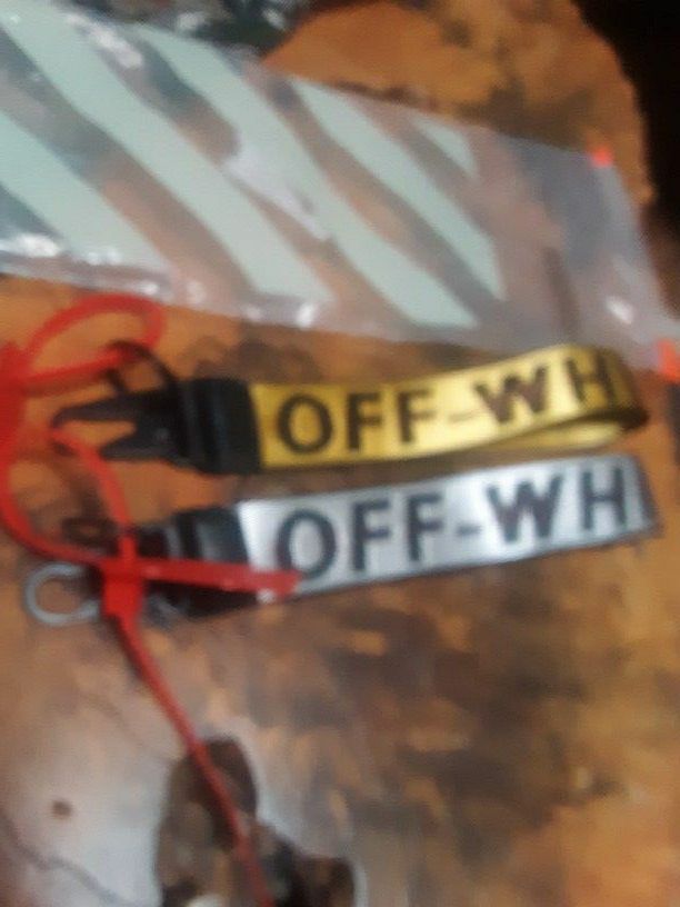 OFF WHITE Key Chain