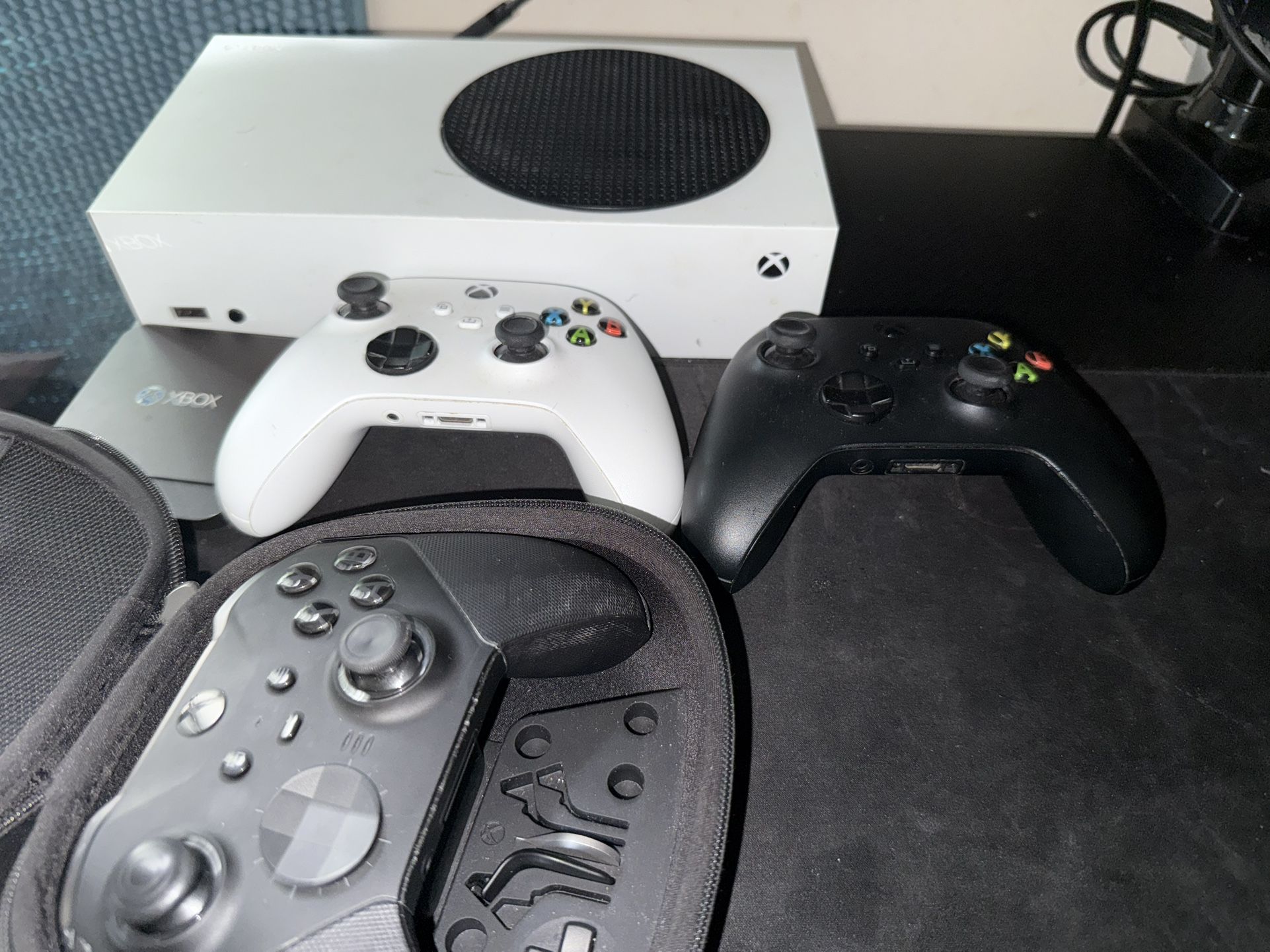 xbox bundle (2 controllers, elite controller, 500gb external ssd)