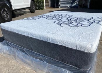 Queen Bamboo Cool Gel Memory Foam!!
