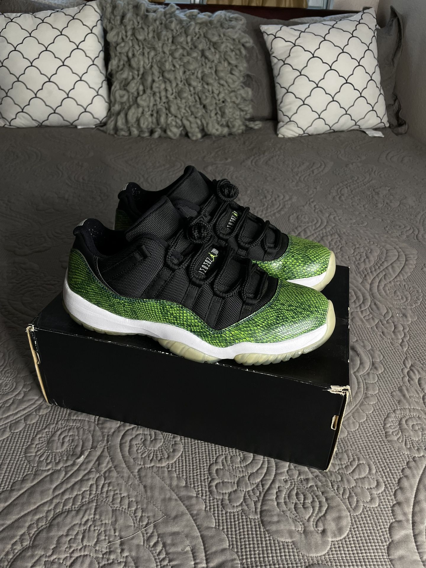 Jordan 11 Low “snake”