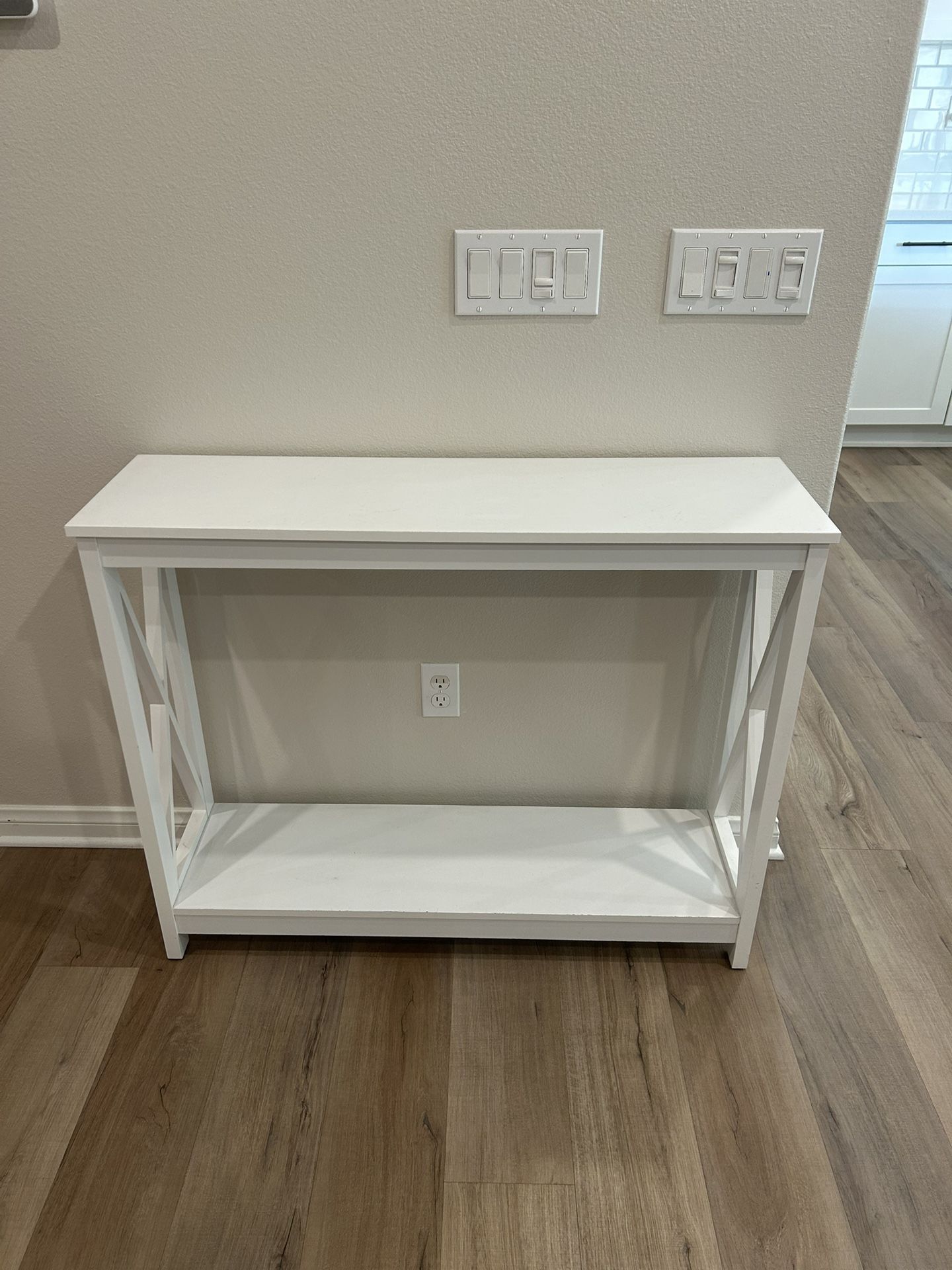 White End Table 