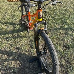 24” wheel Giant mountain bike