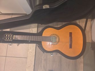 Nice guitar montoya c-78