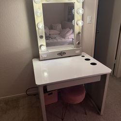 Vanity With Dimmable Mirror 