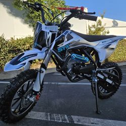 58cc SYX Mini Pro gas dirt bike58cc SYX Mini Pro gas dirt bike, solid and fun little ripper.

4-stroke engine (no mixing gas & oil), pull start, runs 