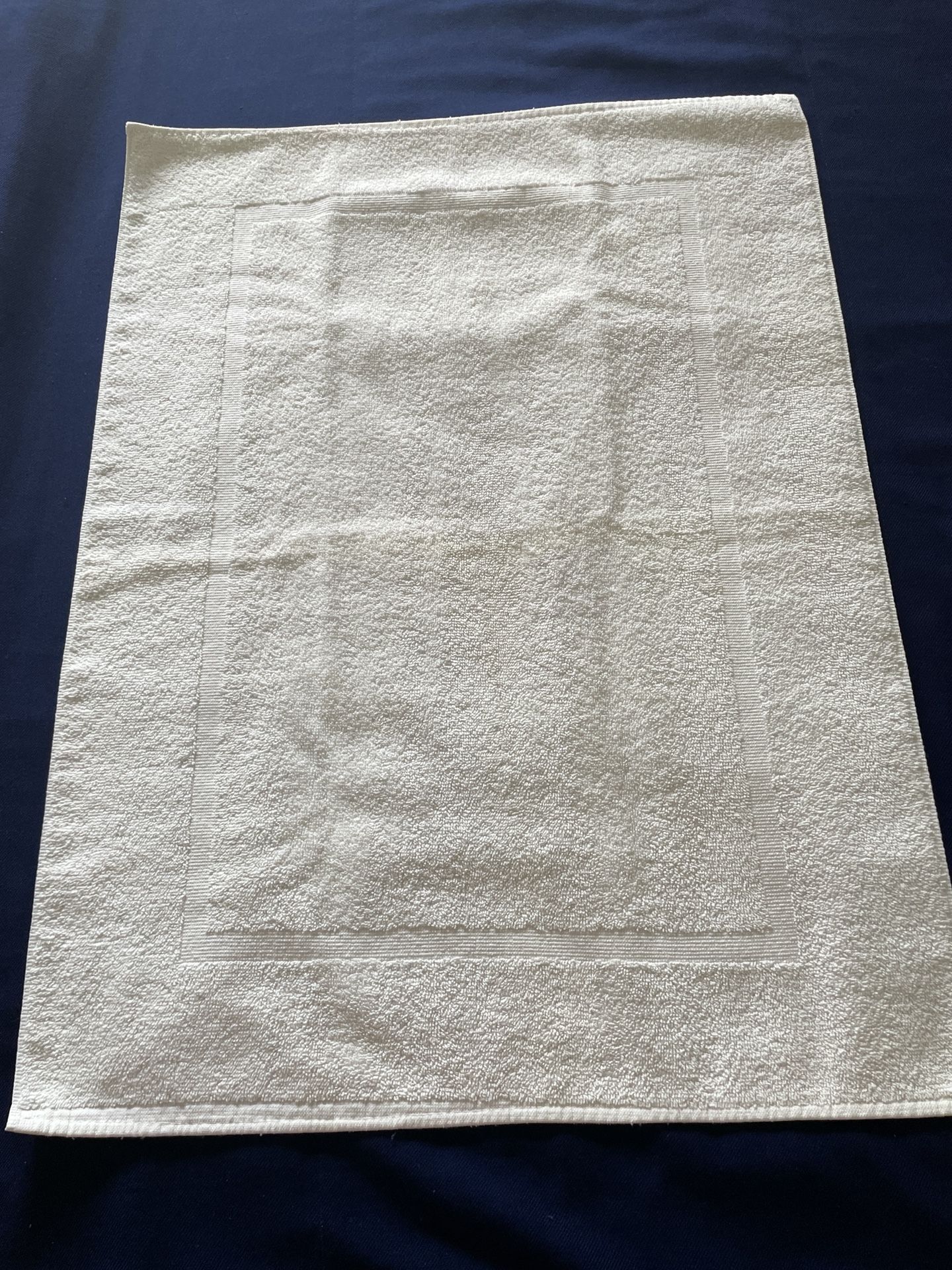 Like New! Bath Mat Towel Martex White 28.5”x21”