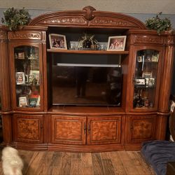 Tv. Entertainment Center 