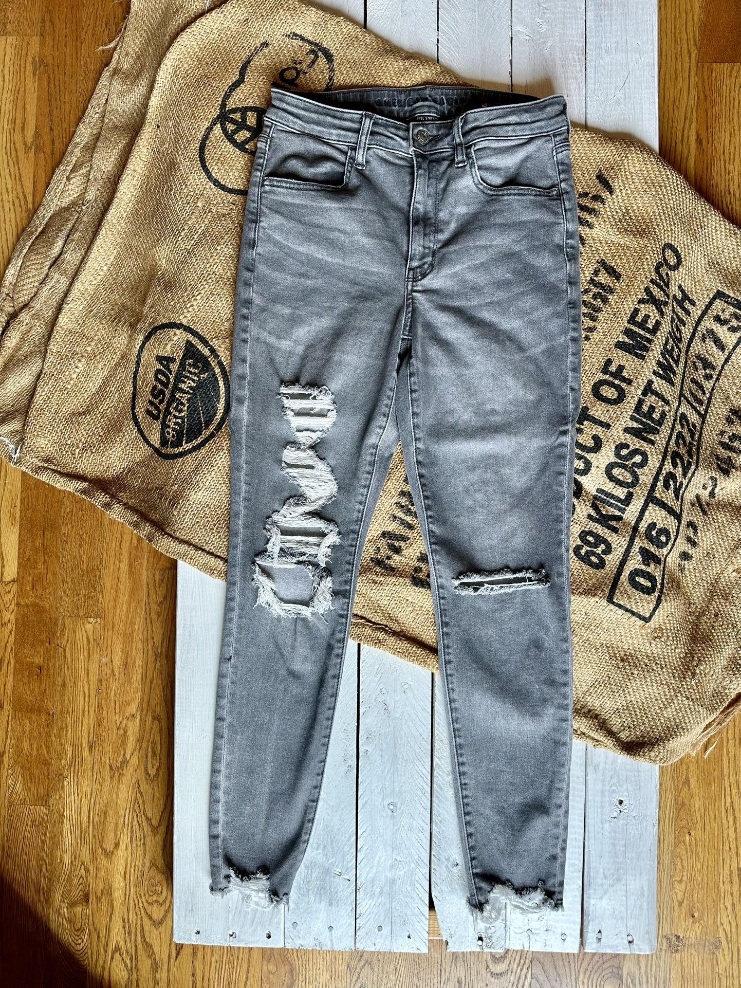 Women’s (6) American Eagle black weathered jeans