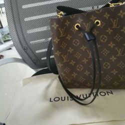lv m44022black 95percent new 