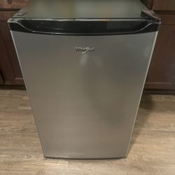Whirlpool mini fridge 4.3