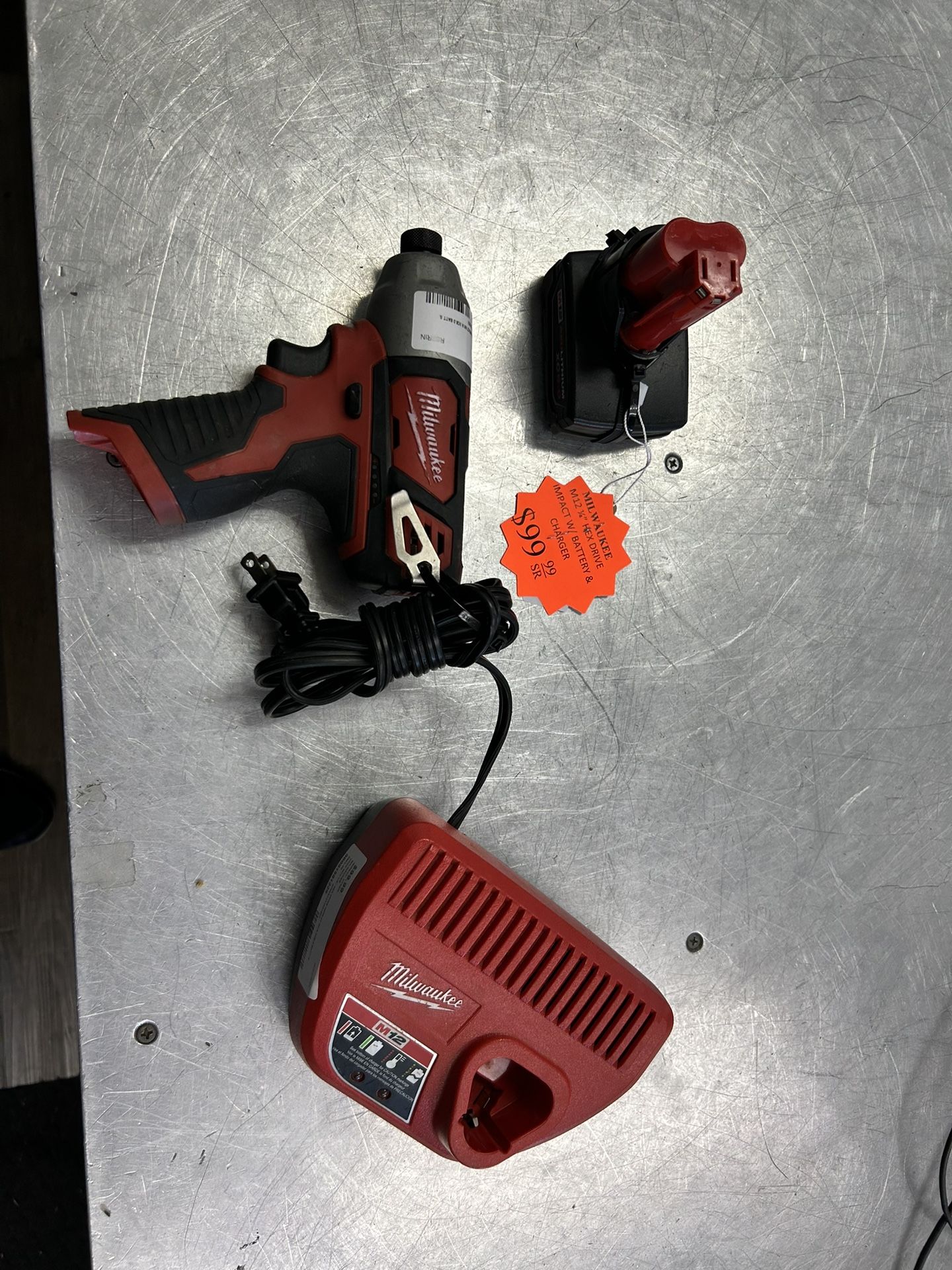 9609 Milwaukee M12 1/4” Impact With Battery And Charger 1591229
