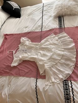 Brand new Girl's Dress. Size (S).